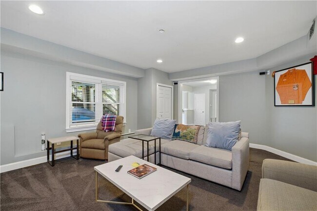 Building Photo - 3308 Fieldwood Dr SE