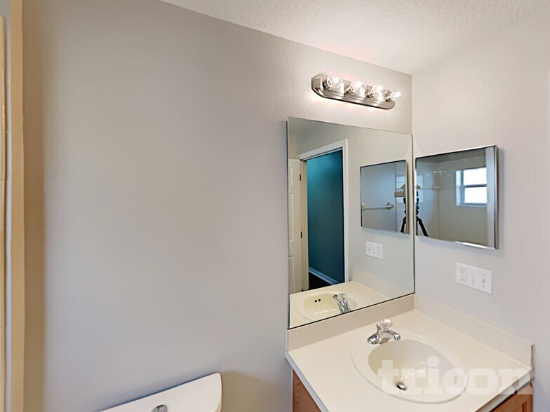 Building Photo - 3418 Thistledown Ln