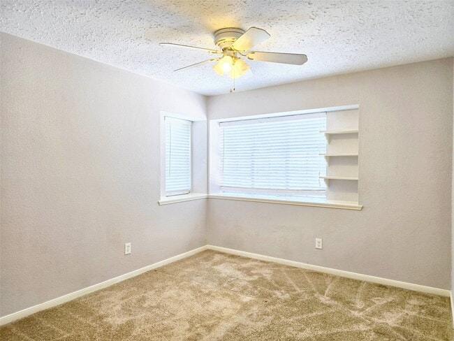 Building Photo - 22619 Deville Dr