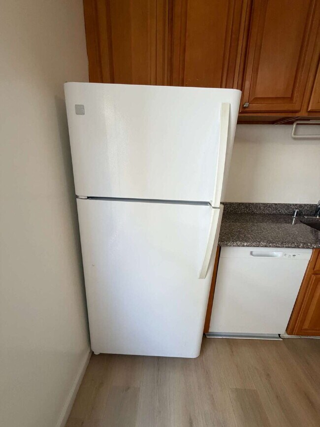 Building Photo - "Charming 2-Bed Oasis with Granite Countertops in Concord's Heart!"