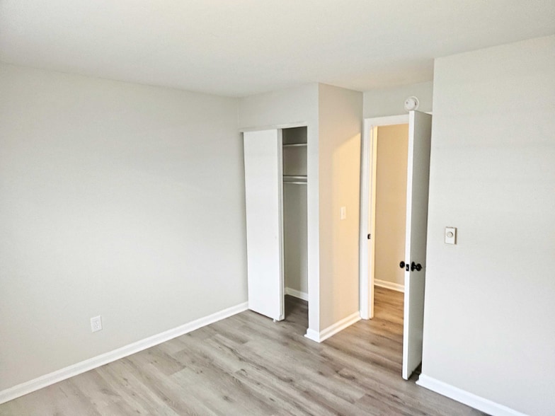 Building Photo - 5856 Highview Dr