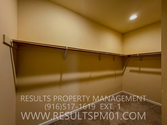 Building Photo - Beautifully Upgraded 3 Bedroom