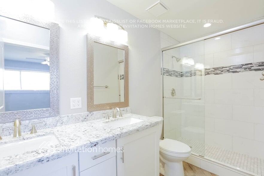 Building Photo - 6827 S Willow Dr
