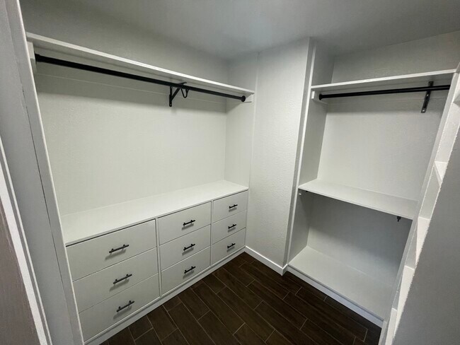 Building Photo - 602 Paradise Way