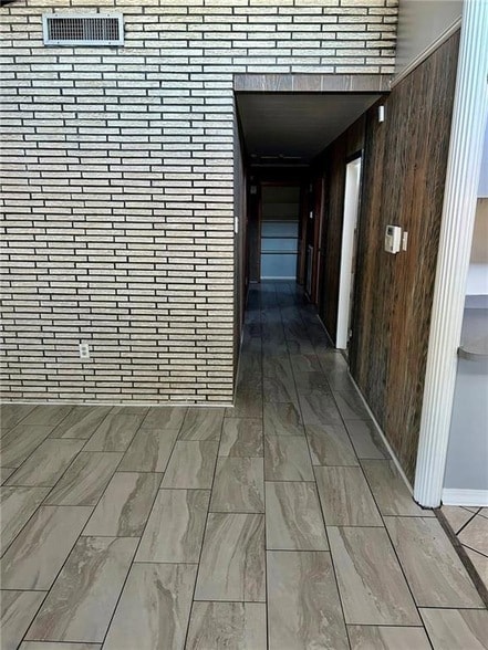 Building Photo - 483 Dogwood Dr