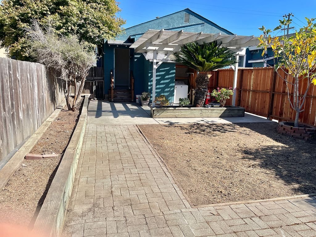 Building Photo - 21421 Rizzo Ave