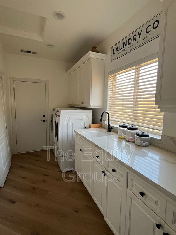 Building Photo - 5125 W Vine Ct