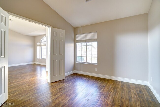 Building Photo - 256 Baring Cross St
