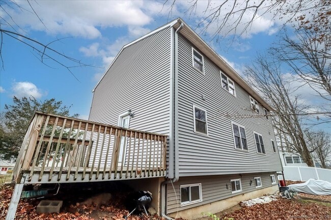 Building Photo - 32 Pleasant St