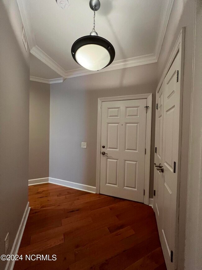 Building Photo - 124 Walnut St