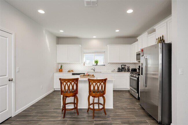 Building Photo - 10712 Timber Brook Pass