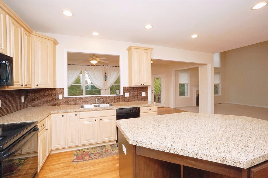 Building Photo - 4907 Forest Ridge Dr