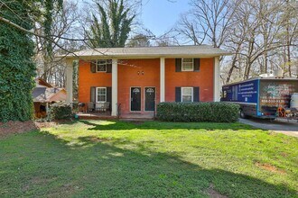 Building Photo - Newly Renovated Duplex