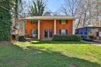 Building Photo - Newly Renovated Duplex