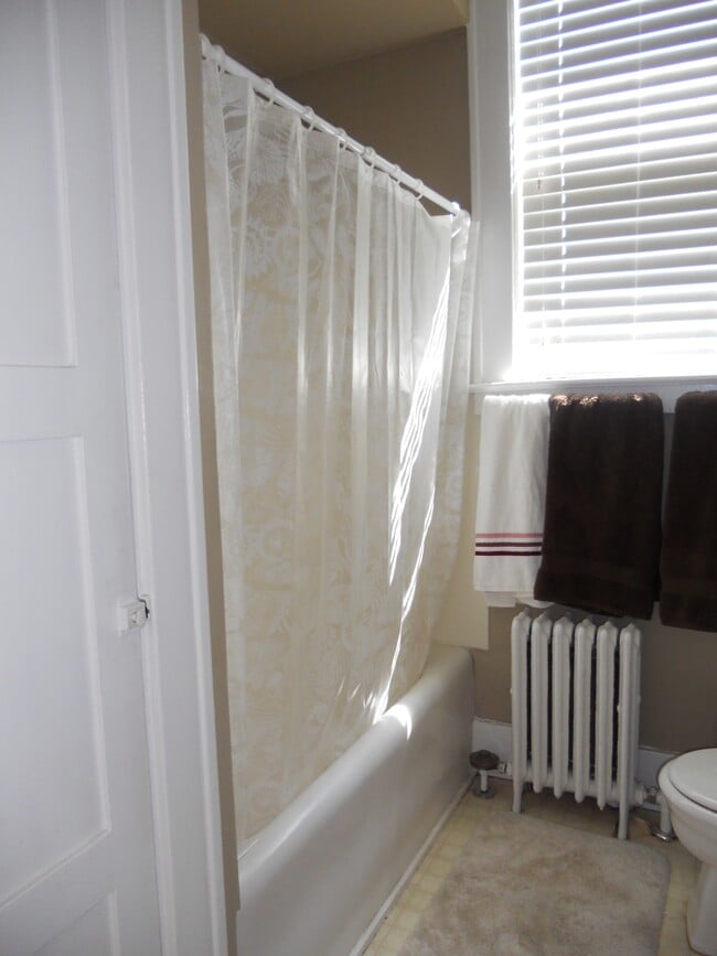 Bathroom - 627 Ripley St