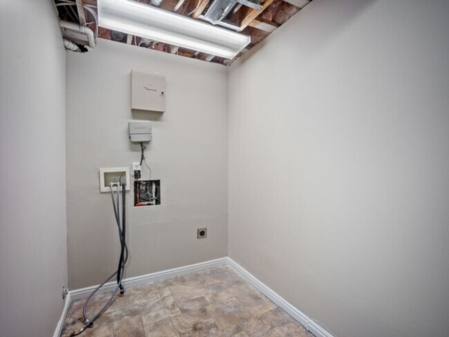 Building Photo - 1602 W Rockbridge Dr