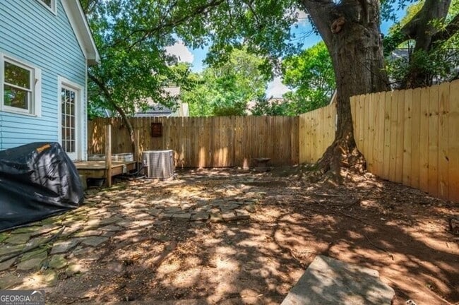 Building Photo - 154 Savannah St SE