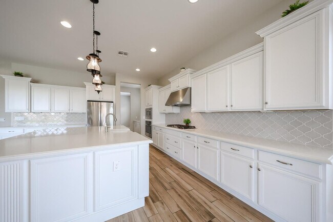 Building Photo - 1424 E Pedro Rd