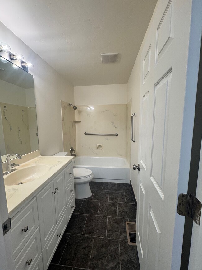 Building Photo - 917 Dorothea Way