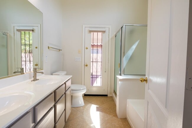 Building Photo - Spacious North Phoenix Home