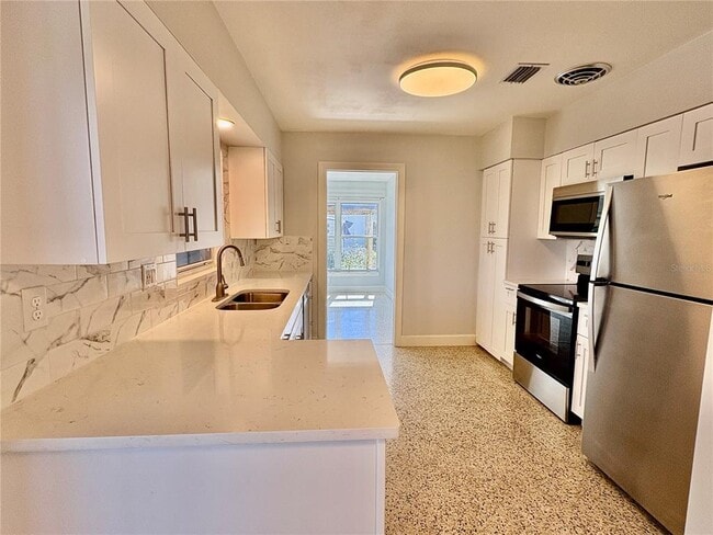 Building Photo - 941 Palm Dr