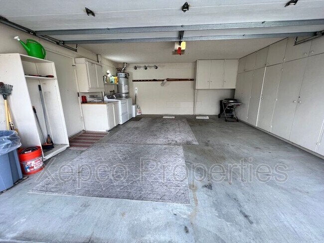Building Photo - 2353 E Miramonte Cir