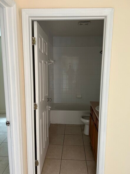 Building Photo - 612 Bluebill Ln