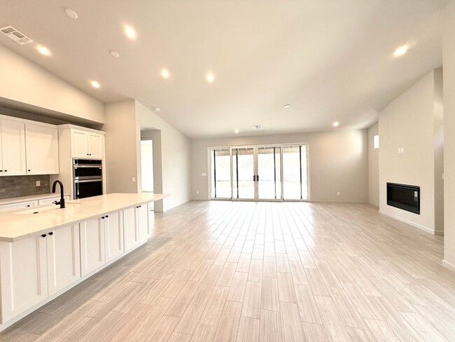 Building Photo - Brand New home in Jasper!