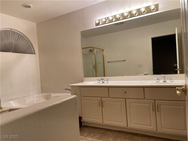 Building Photo - 10984 Fishers Island St