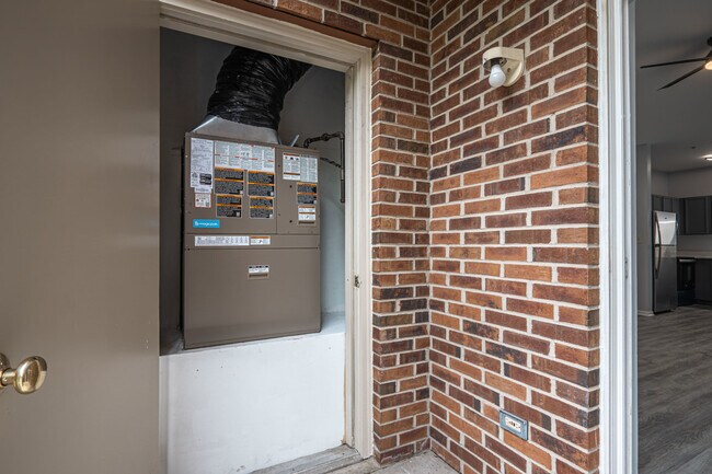 Building Photo - 801 N McLean Blvd