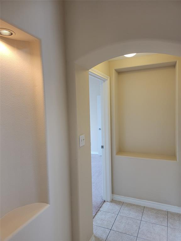 Building Photo - 404 Golf Crest Ln