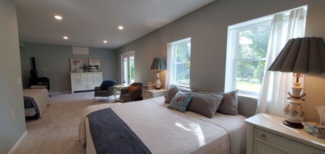Building Photo - Off-Season Rental | Available 10/15/25 – 5...
