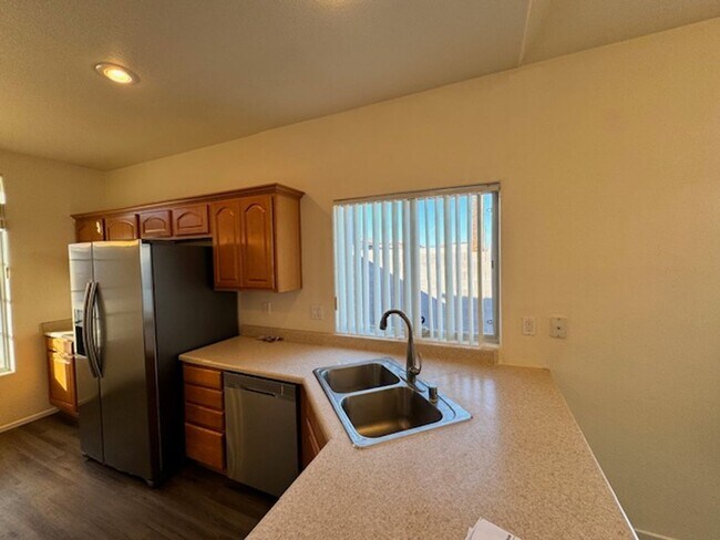 Building Photo - Awesome 3 Bedroom, 2 Bathroom 1 story home...