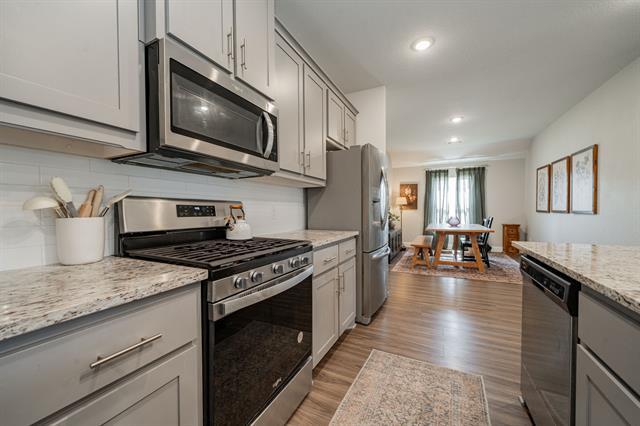 Building Photo - 305 Fire Rock Dr