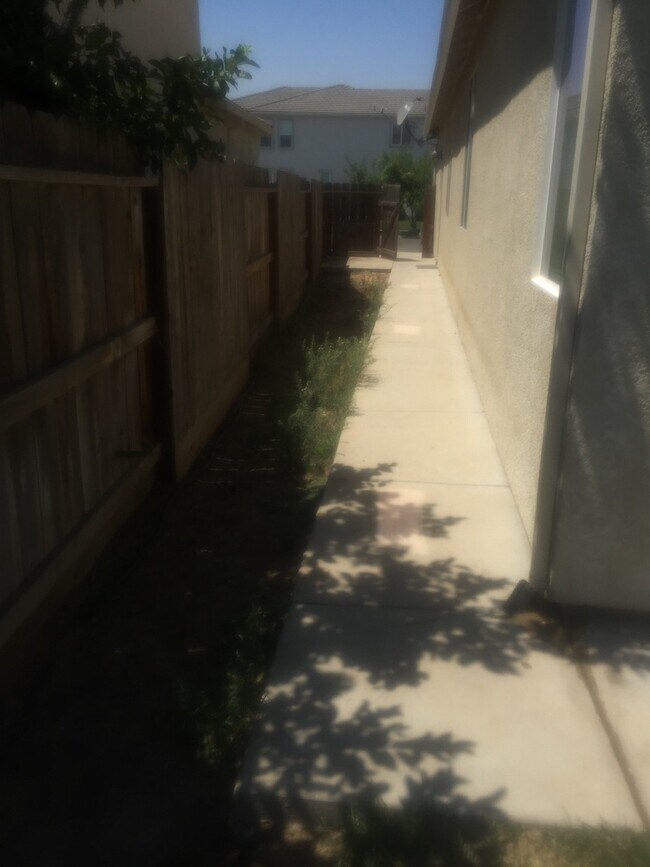 Building Photo - 3962 Blackberry Ave