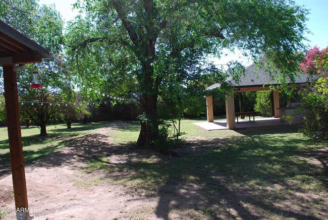 Building Photo - 1420 E Branham Ln