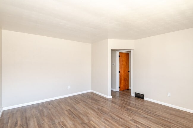 Building Photo - Adorable 2-bedroom 2-bathroom home