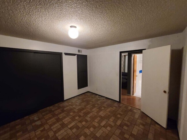 Building Photo - 4924 N Woodmere Fairway