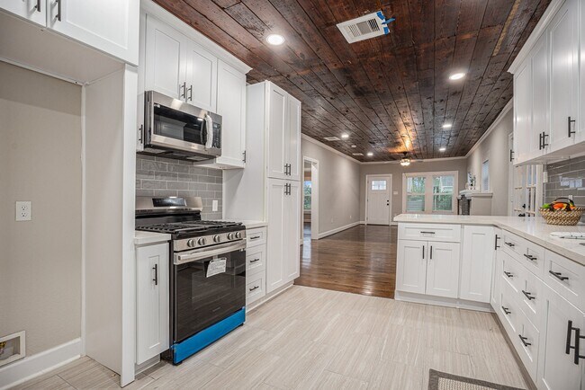 Building Photo - 7449 Walker St