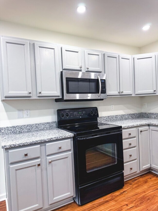 Building Photo - Newly Renovated 3BR/2BA Home in Charlotte ...