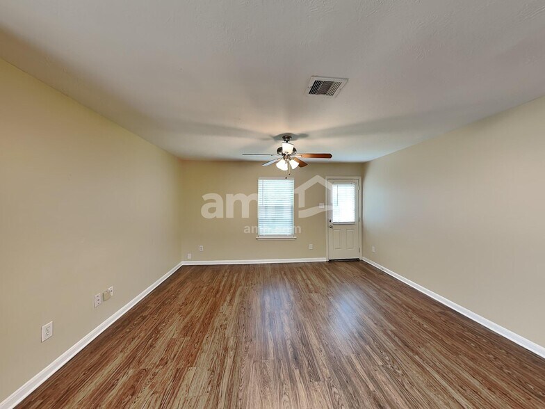 Building Photo - 11010 Heather Bluff Ln