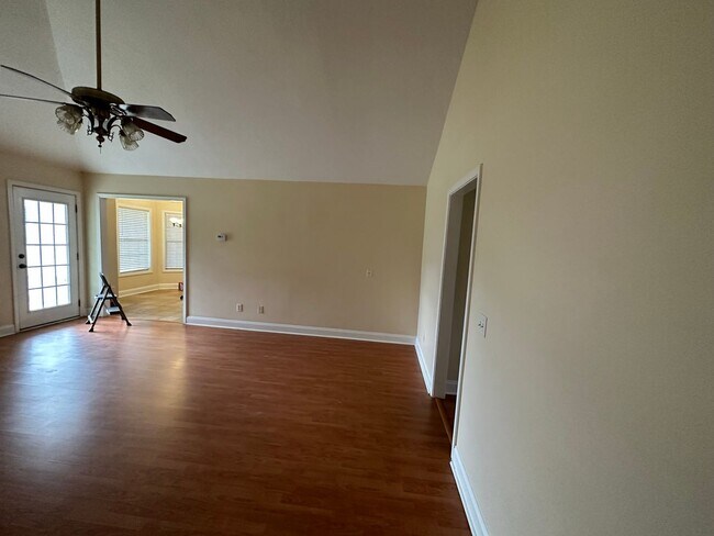 Building Photo - 789 Spence Dr