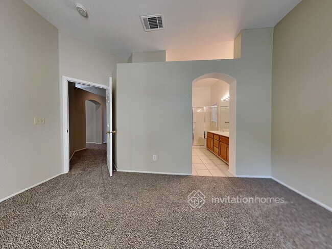 Building Photo - 1015 Linda Vista Way