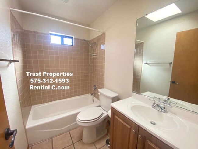 Building Photo - Spacious 4/3 off Elks Club