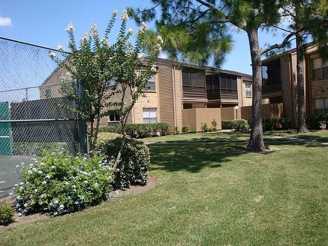 Building Photo - 10555 Turtlewood Ct