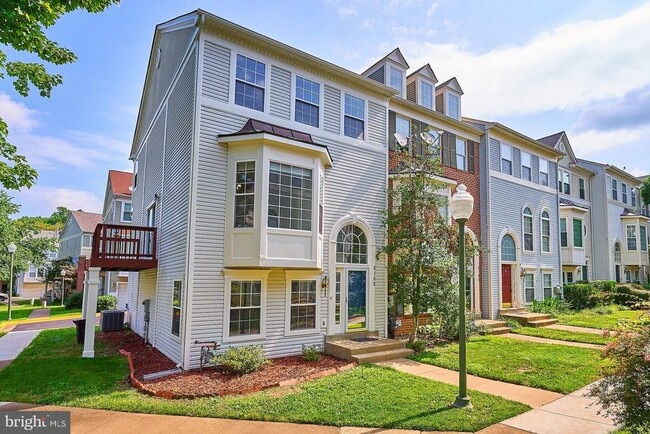 Building Photo - 4100 Fountainside Ln