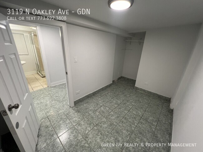 Building Photo - 3119 N Oakley Ave