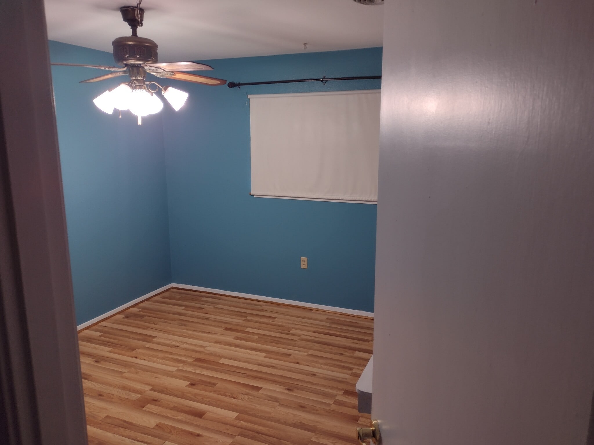 Room 2 - 1620 Landry Dr