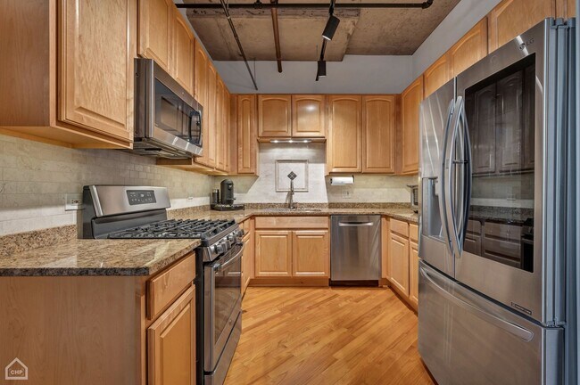 Building Photo - 6 S Laflin St