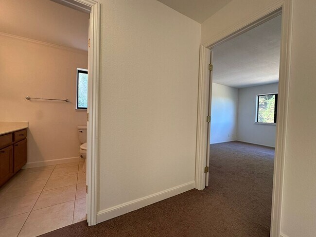 Building Photo - 768 Rose Dr